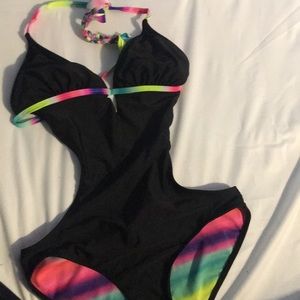 Bathing suit never worn . Size M(7-9)